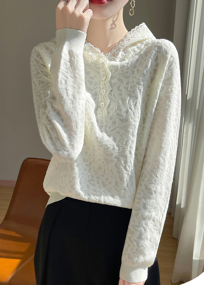 Well Tailored Sweater with a Graceful Silhouette
