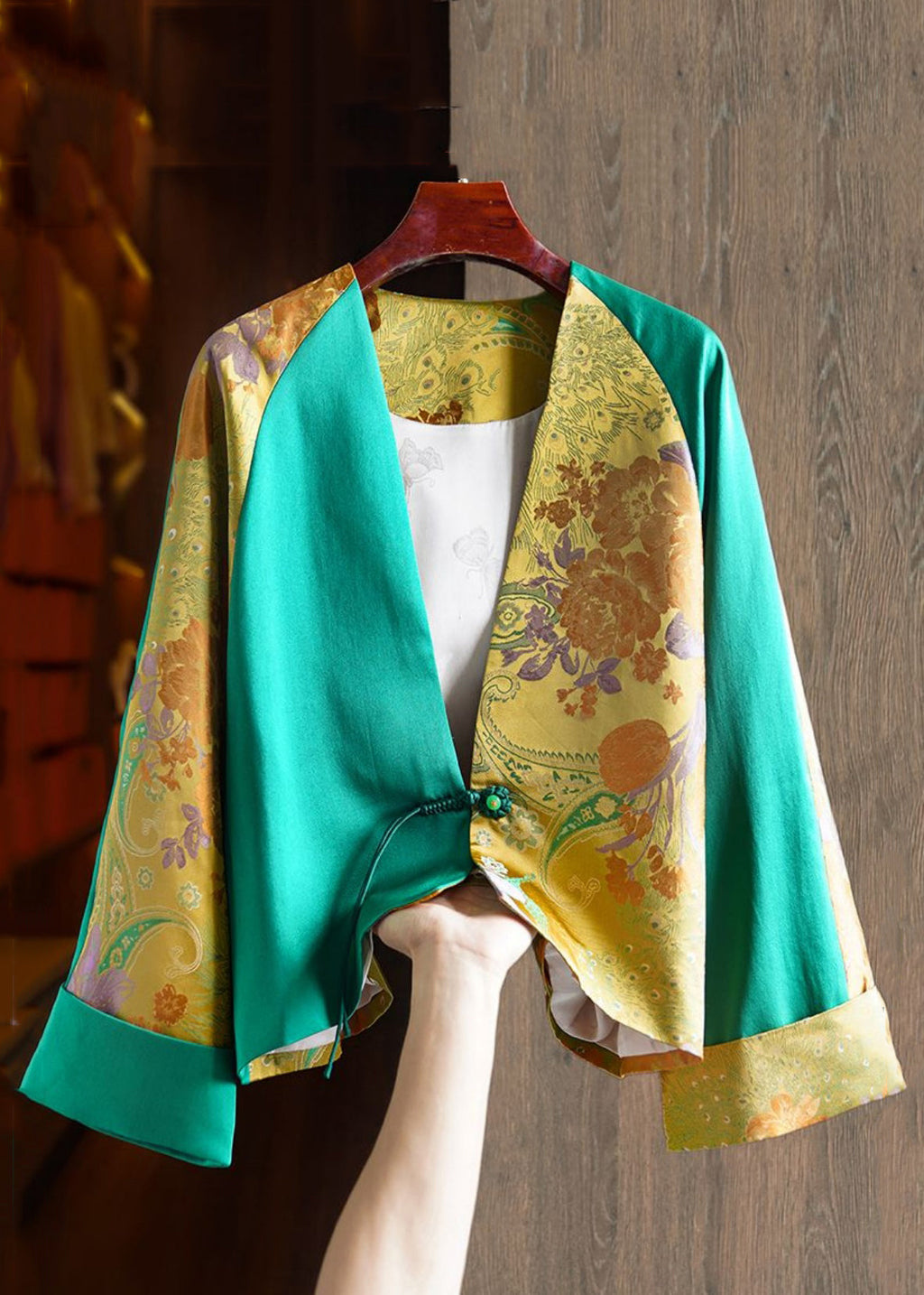Classic Vintage Shirt with a Flattering Fit