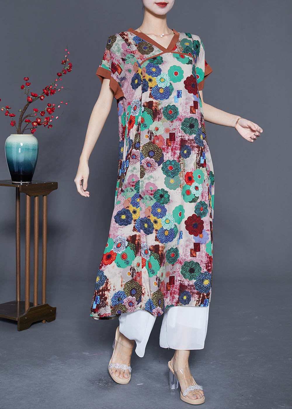Beautifully Finished Dress in a Timeless Design