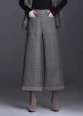 Effortlessly Elegant Pants with a Timeless Design