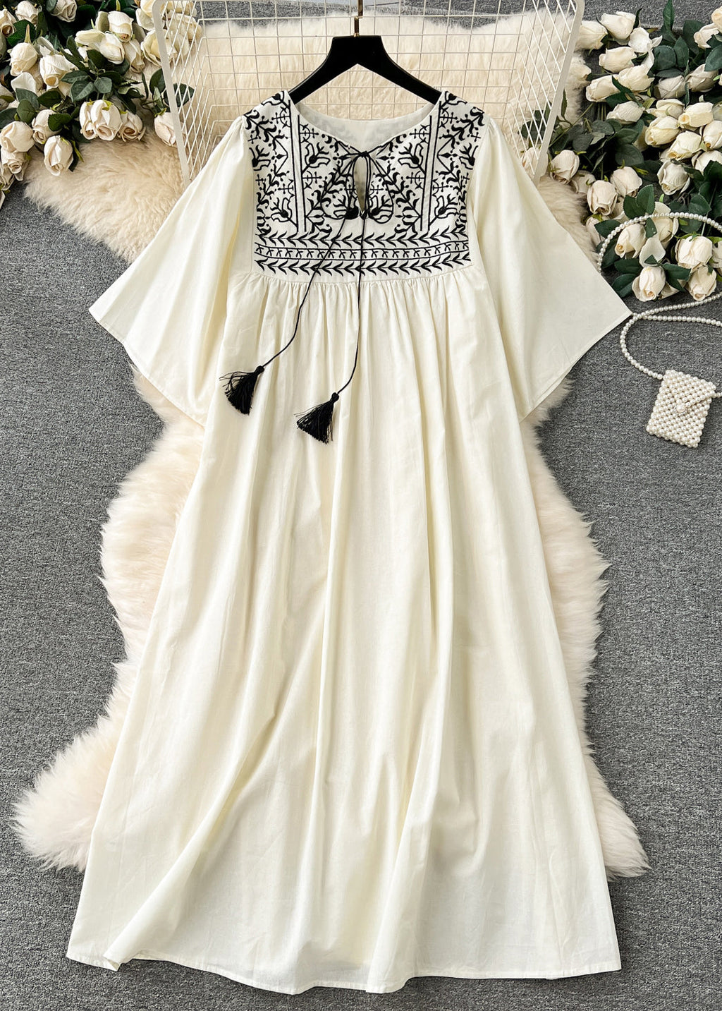 Effortlessly Elegant Dress with a Timeless Design