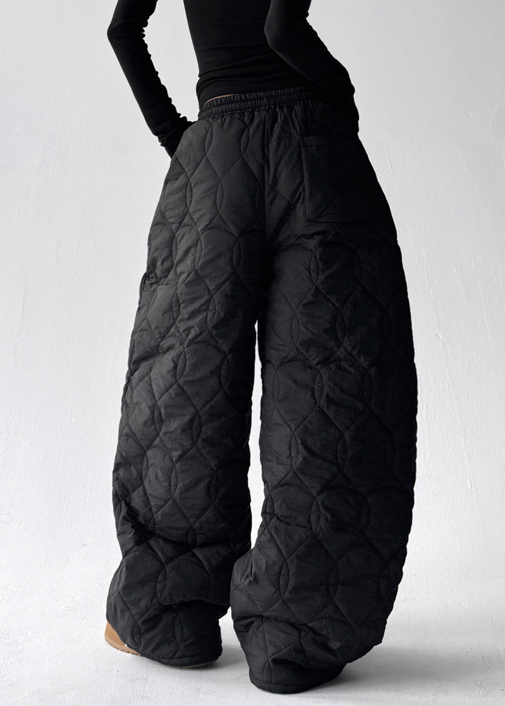 Well Tailored Pants with a Graceful Silhouette