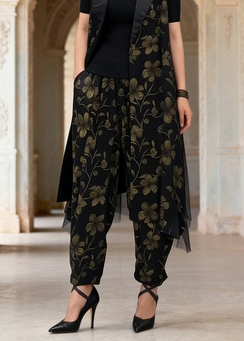 Effortlessly Elegant Pants with a Timeless Design
