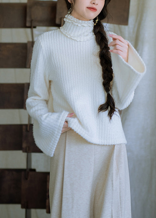 Effortlessly Elegant Sweater with a Timeless Design