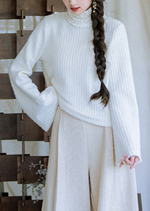 Effortlessly Elegant Sweater with a Timeless Design