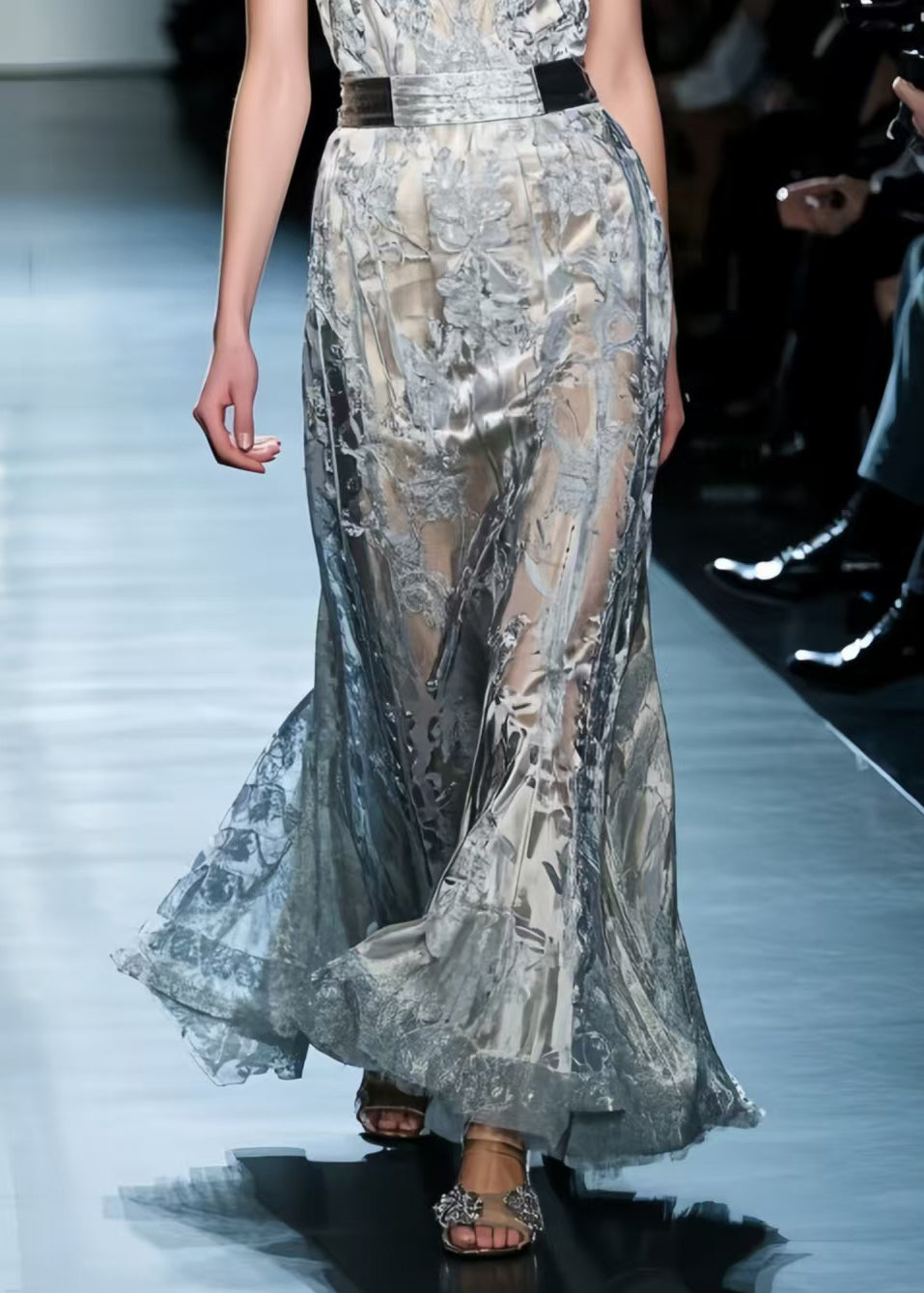Beautifully Finished Dress in a Timeless Design