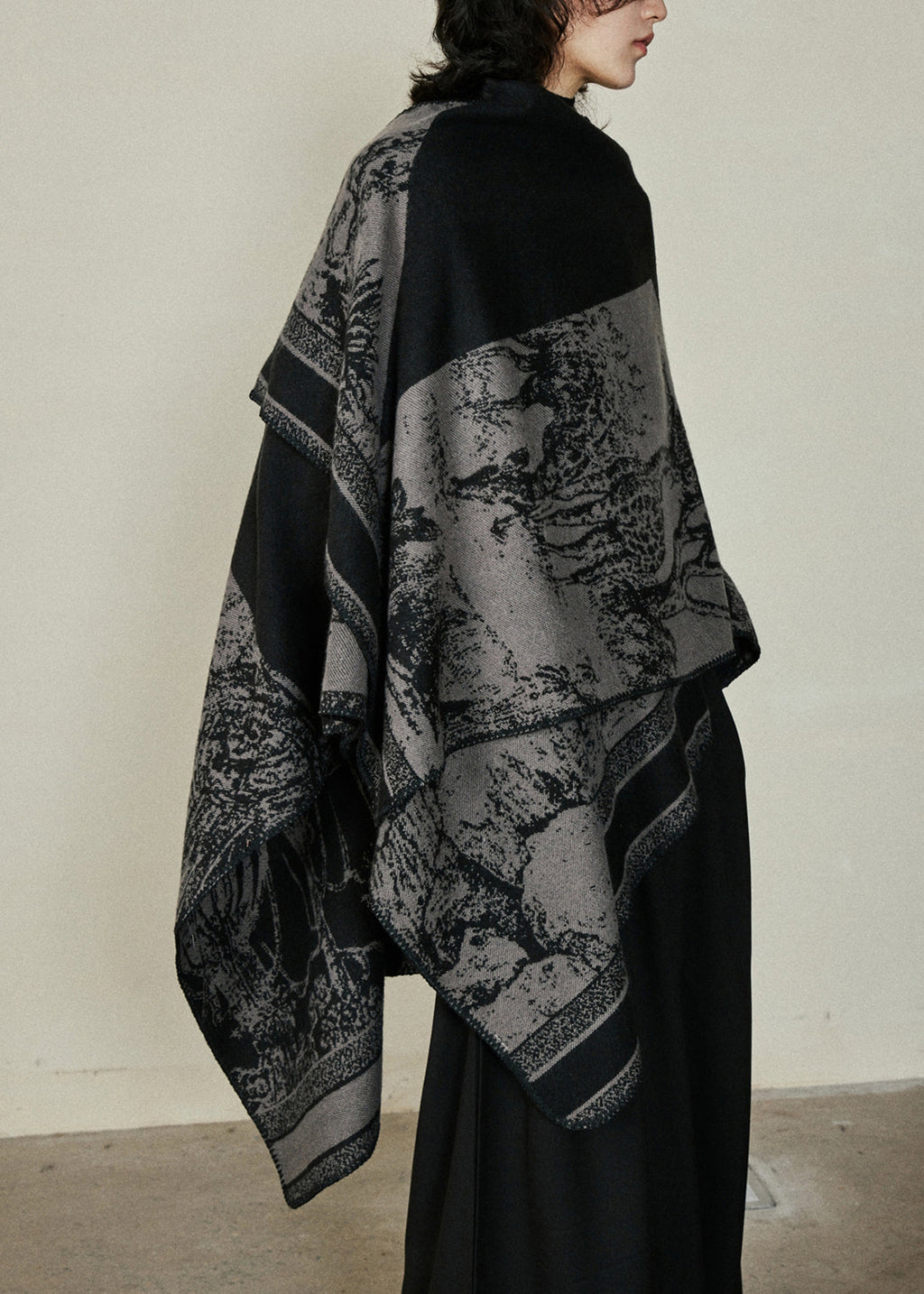 Effortlessly Elegant Coat with a Timeless Design