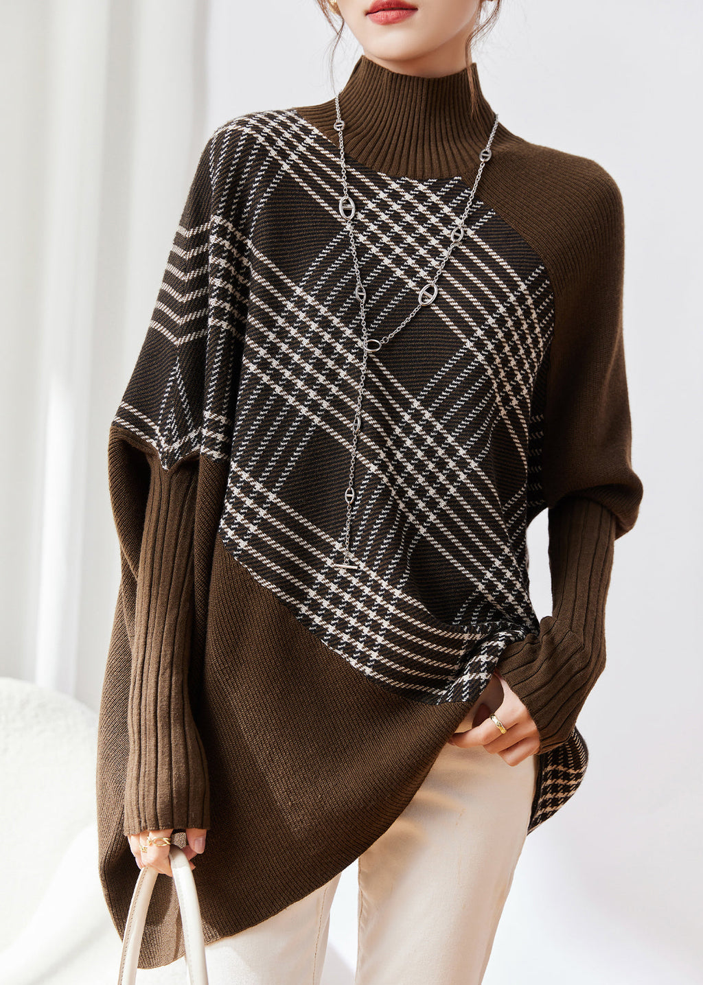 Well Tailored Sweater with a Graceful Silhouette