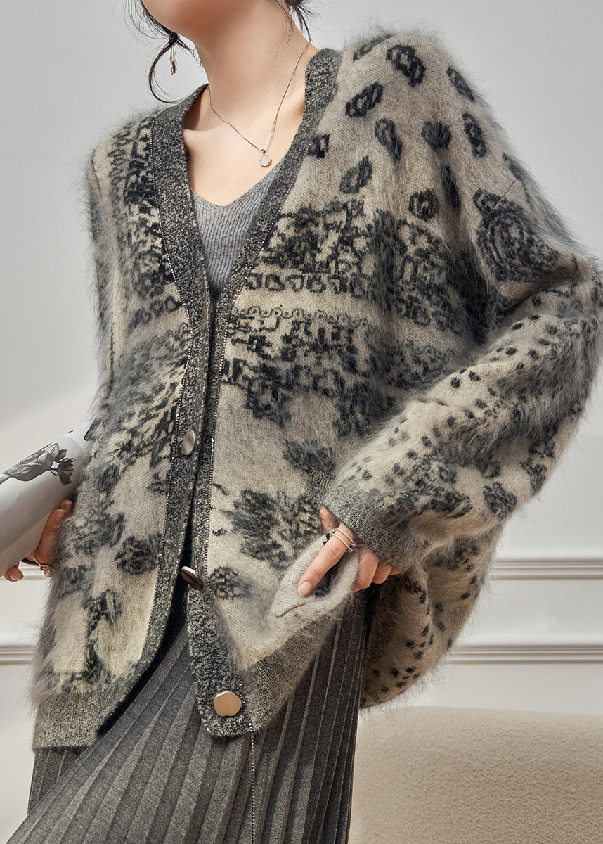 Effortlessly Elegant Cardigan with a Timeless Design