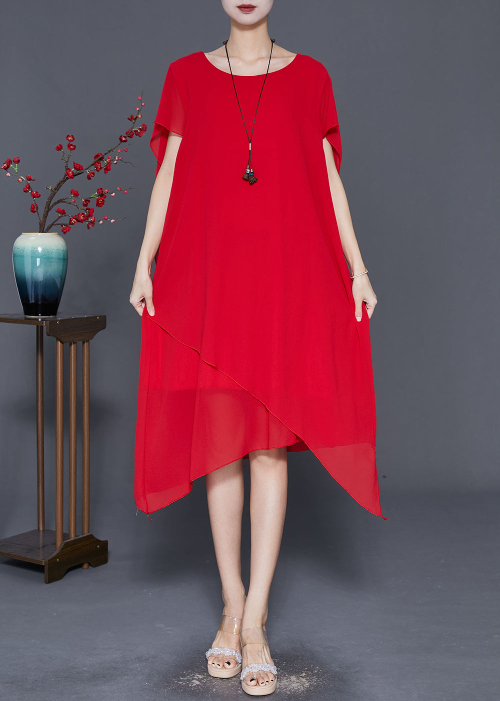 Beautifully Finished Dress in a Timeless Design