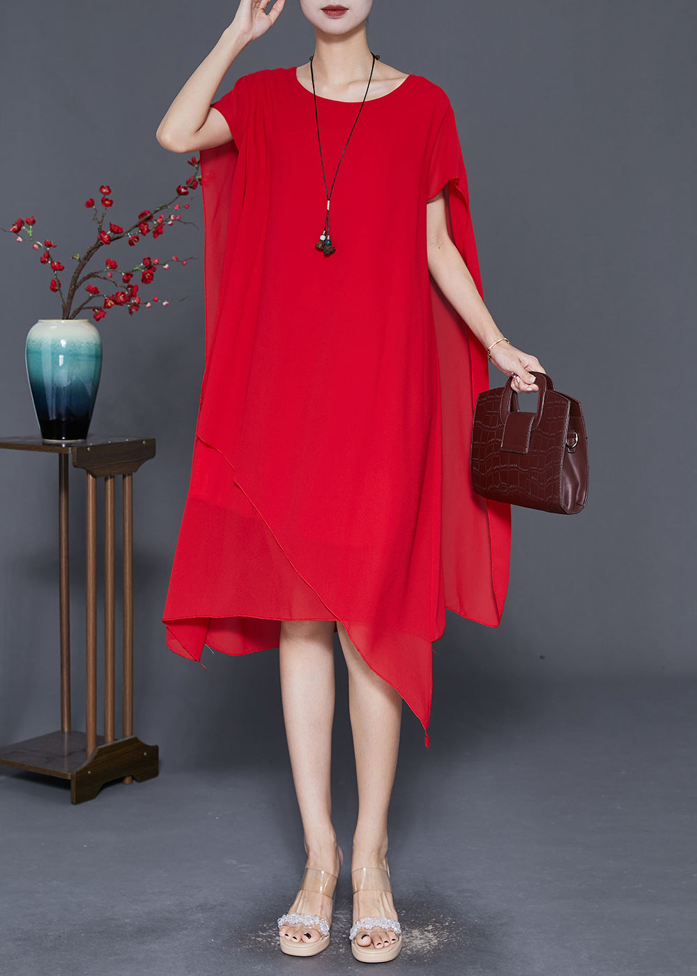 Beautifully Finished Dress in a Timeless Design