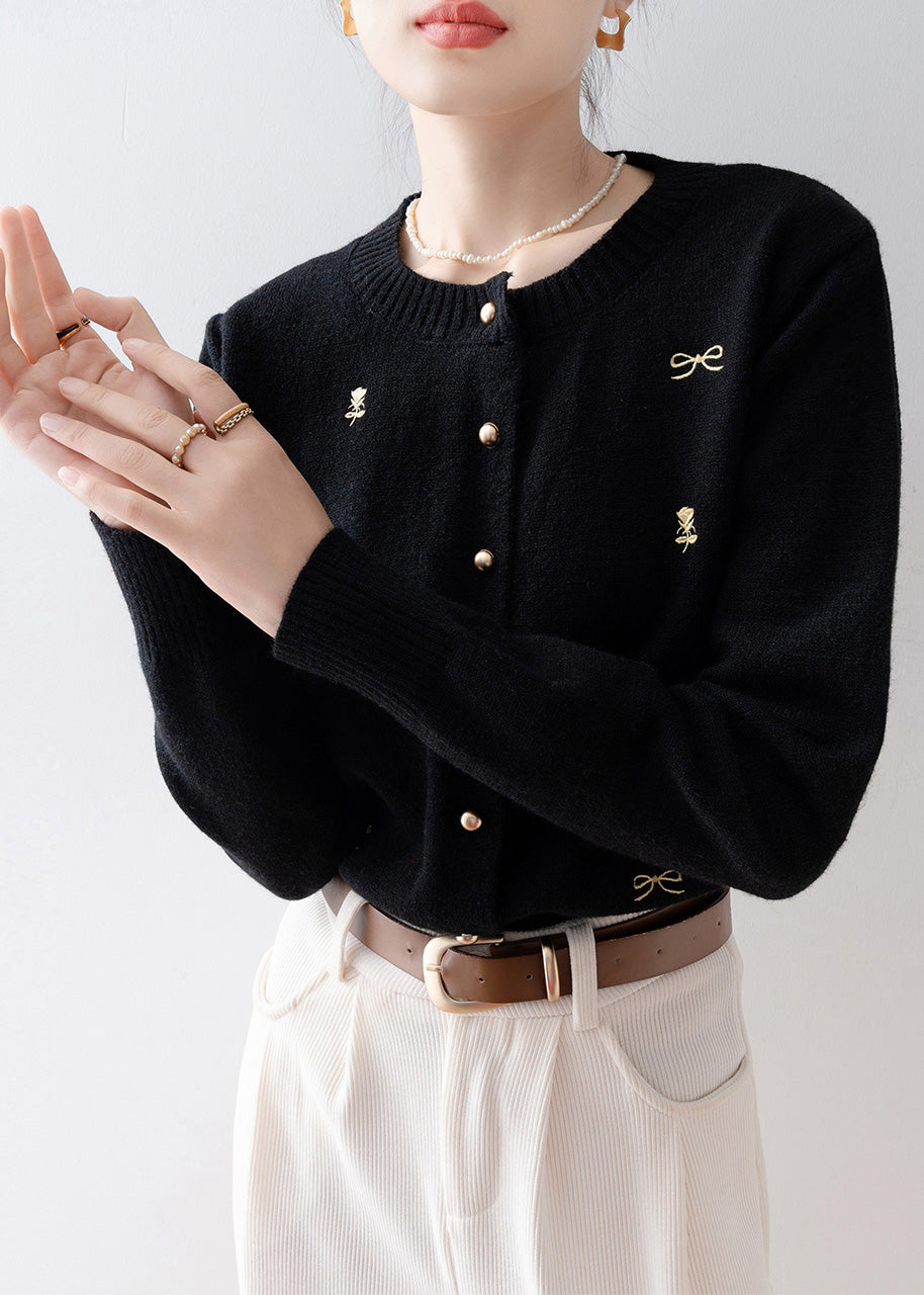 Well Tailored Cardigan with a Graceful Silhouette