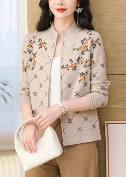 Well Tailored Cardigan with a Graceful Silhouette