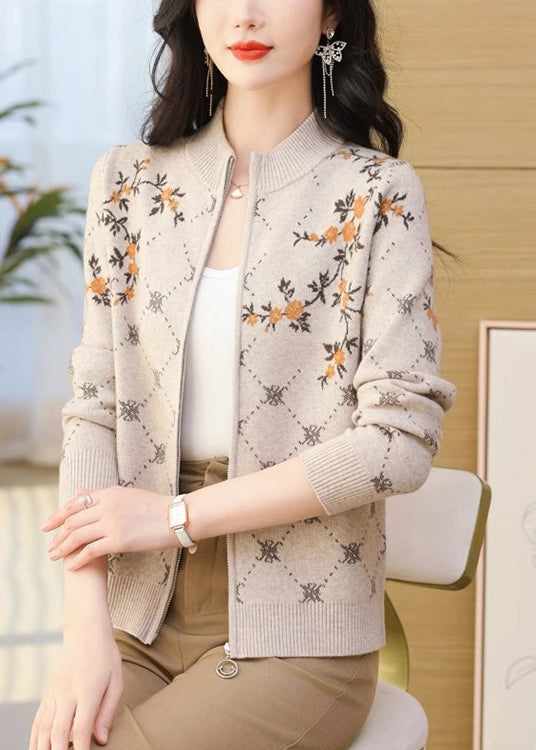 Well Tailored Cardigan with a Graceful Silhouette