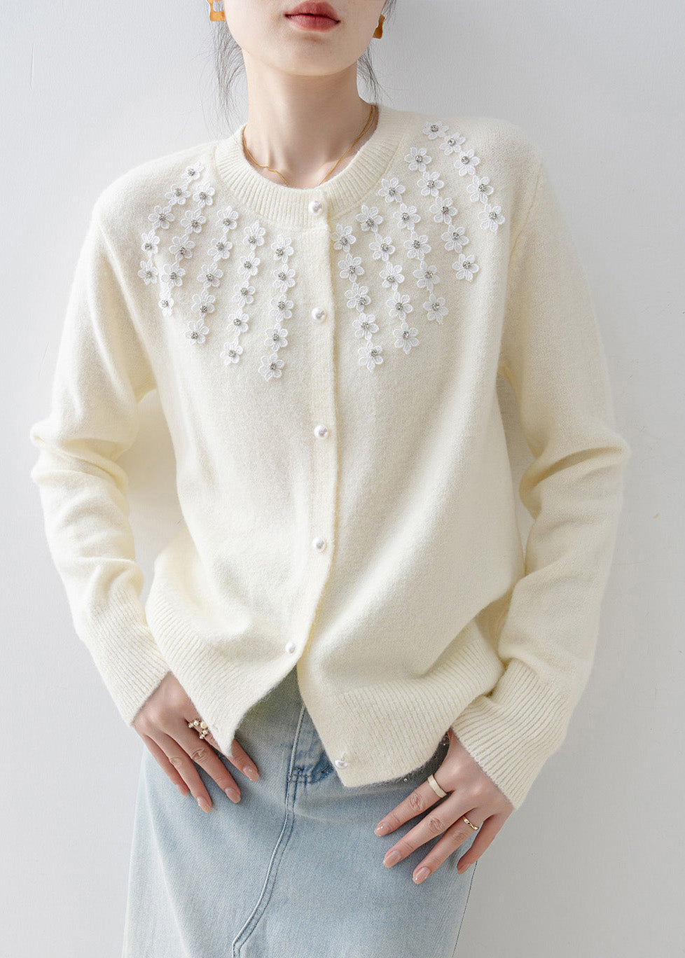 Effortlessly Elegant Cardigan with a Timeless Design