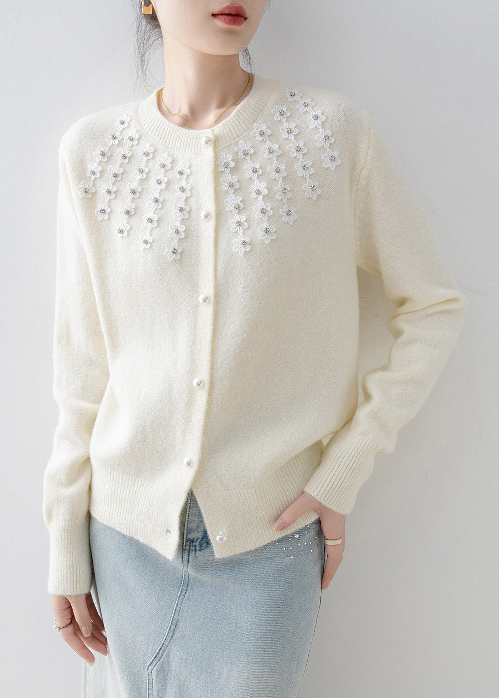 Well Tailored Cardigan with a Graceful Silhouette