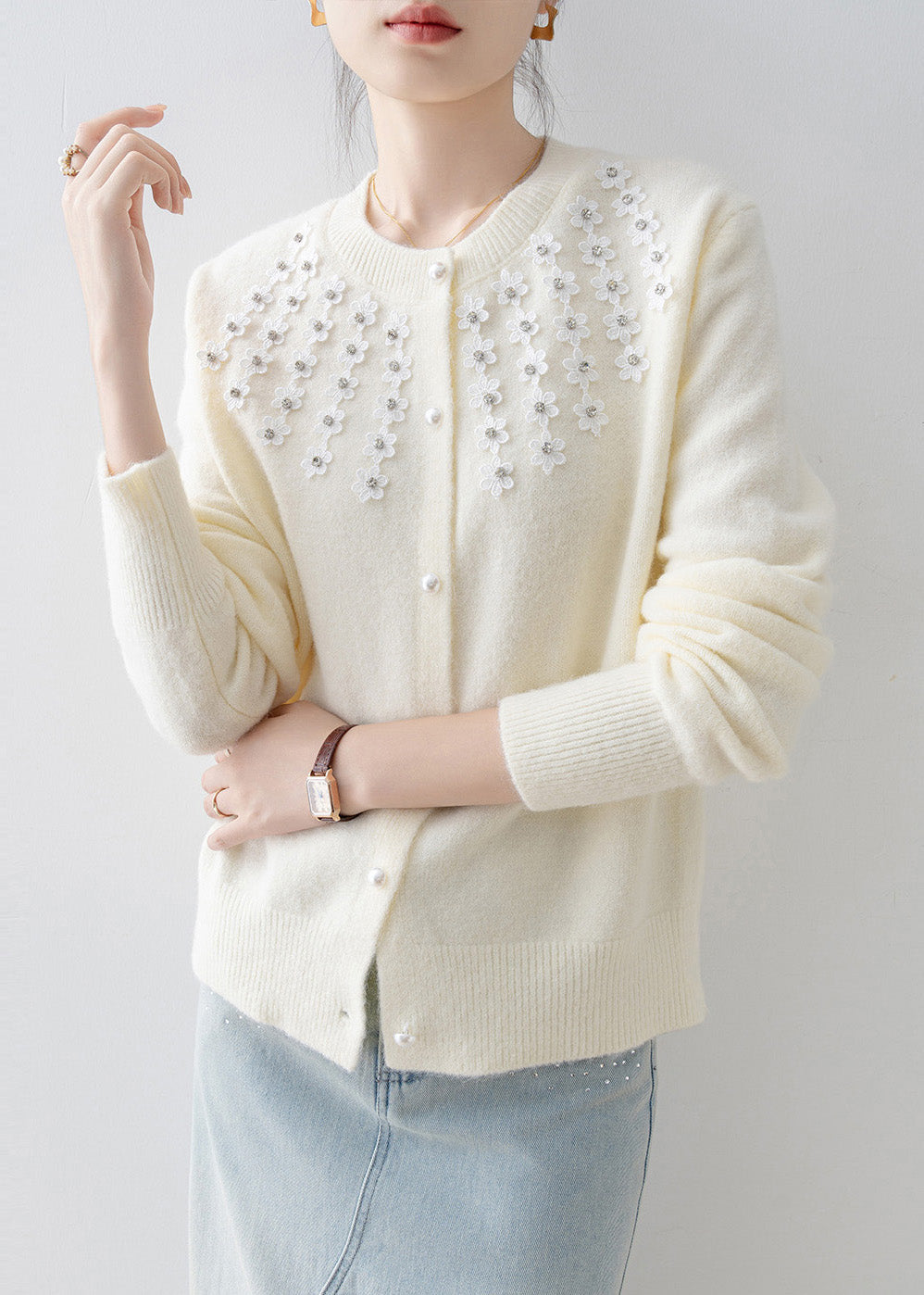 Effortlessly Elegant Cardigan with a Timeless Design