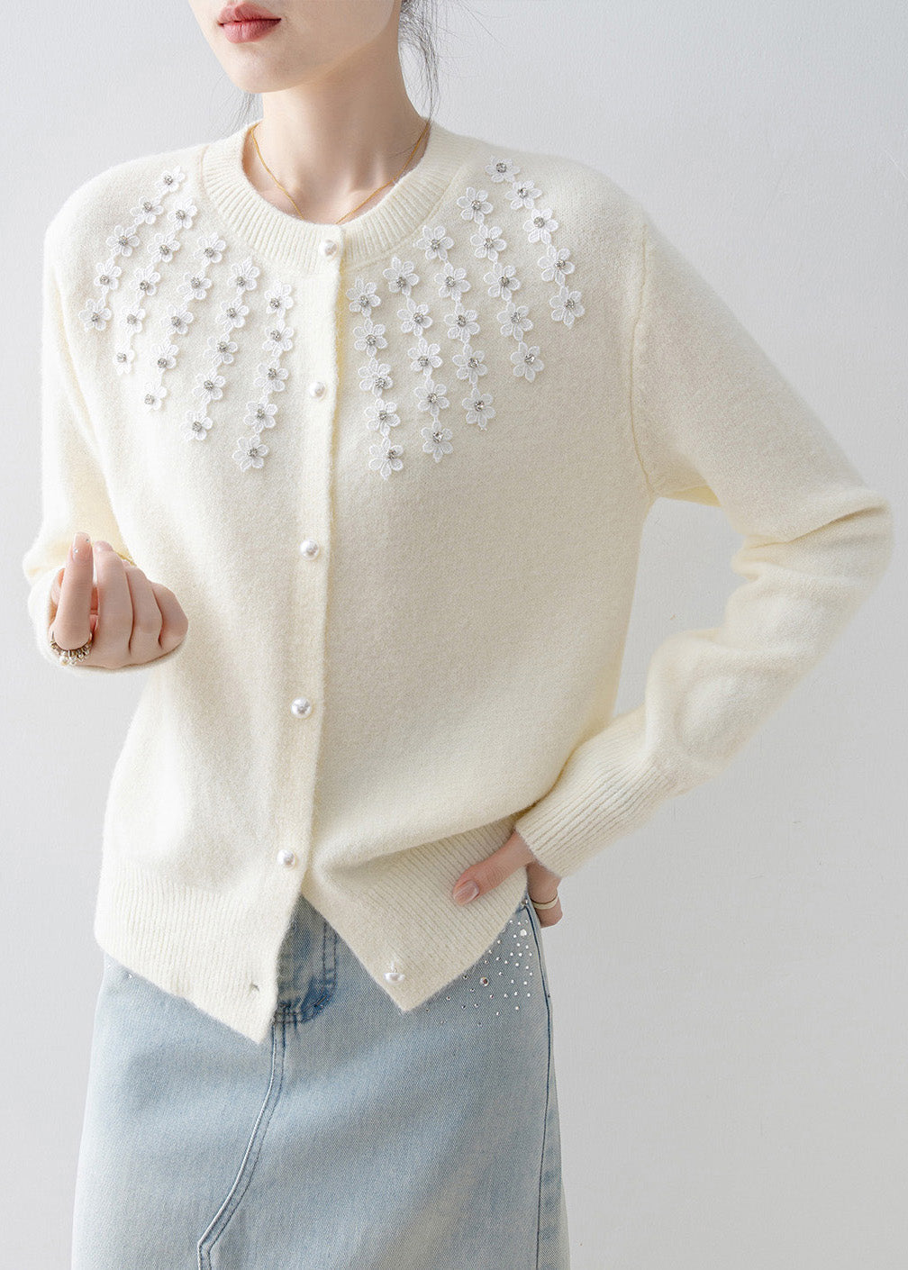 Effortlessly Elegant Cardigan with a Timeless Design