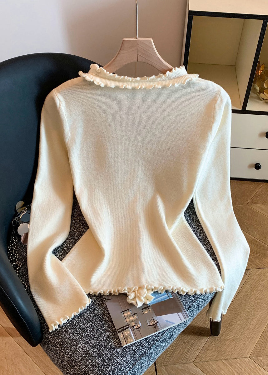 Well Tailored Sweater with a Graceful Silhouette