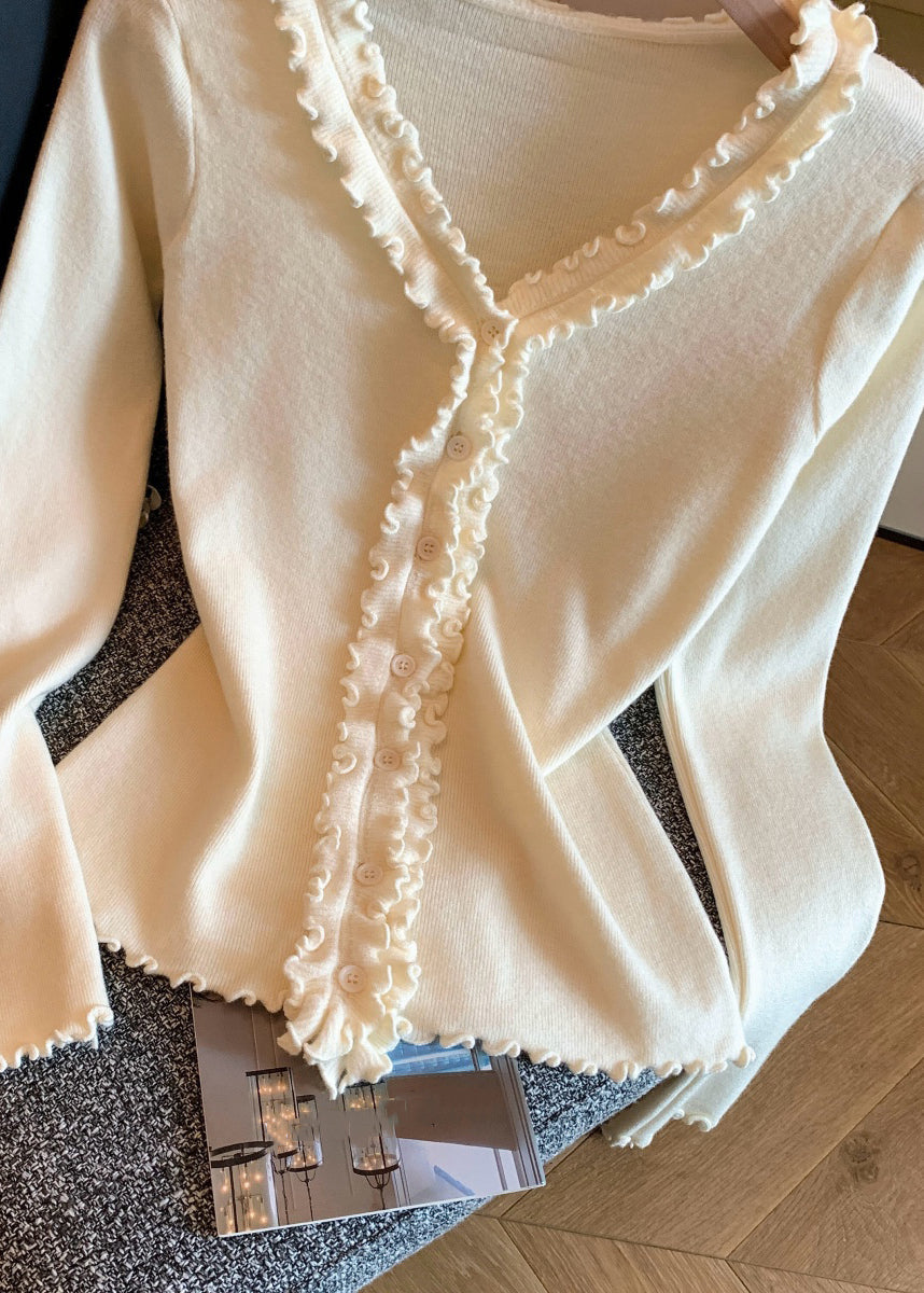 Well Tailored Sweater with a Graceful Silhouette