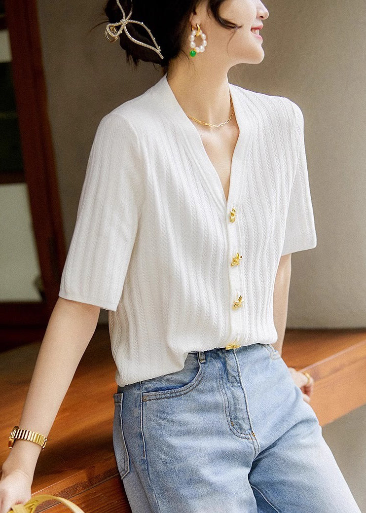 Effortlessly Elegant Shirt with a Timeless Design