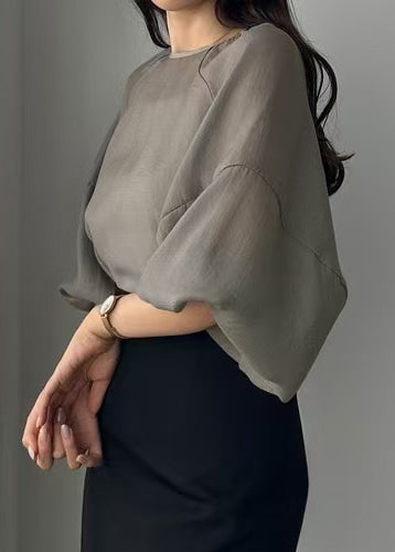Effortlessly Elegant Top with a Timeless Design