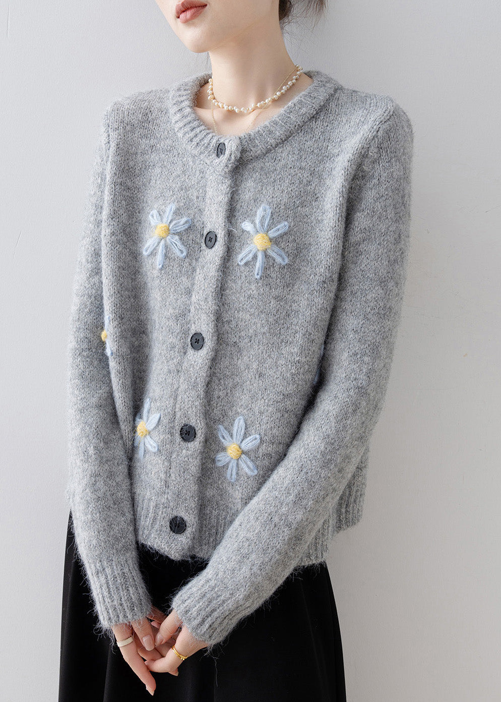 Elegantly Styled Cardigan for Everyday Wear