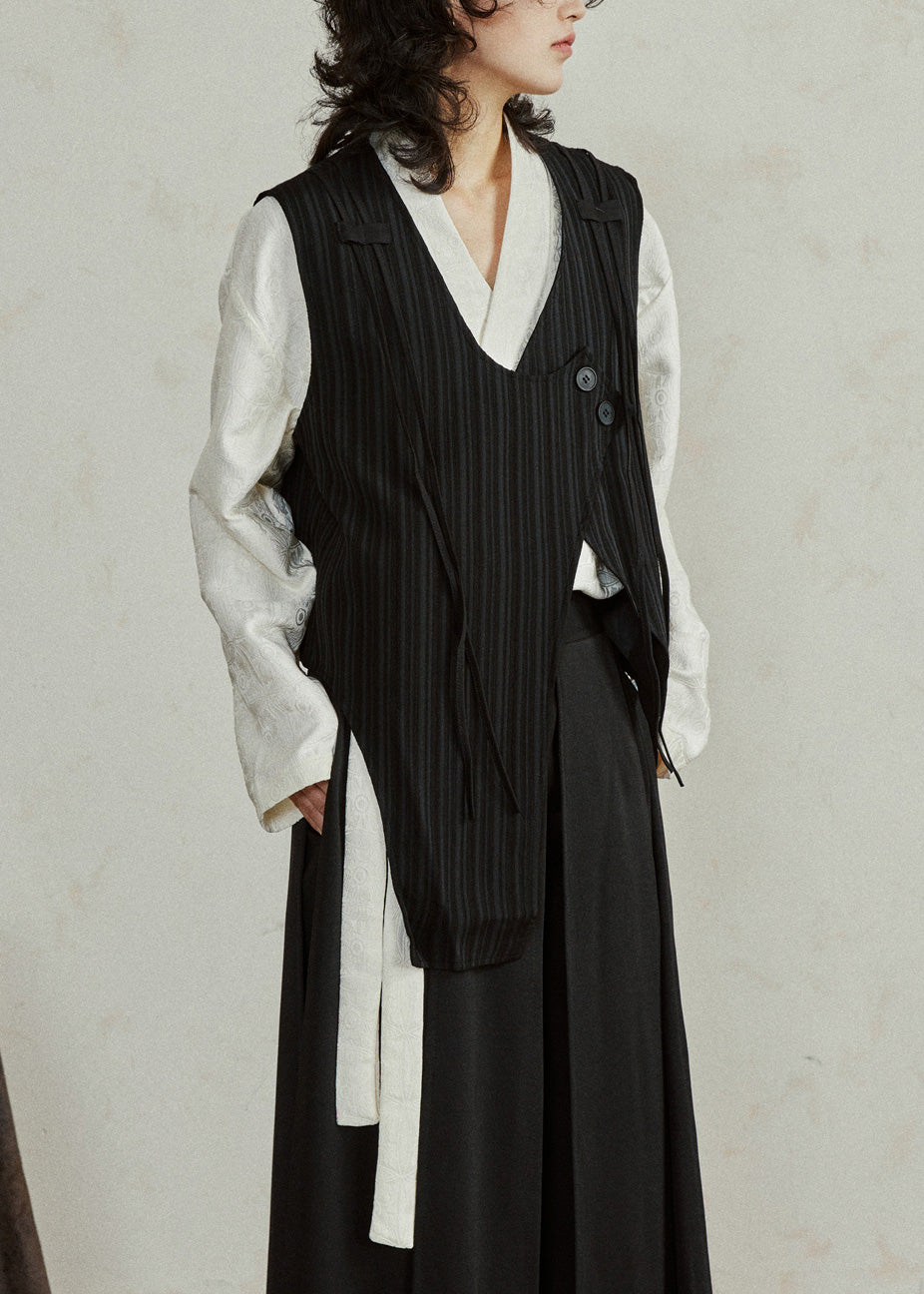 Well Tailored Coat with a Graceful Silhouette