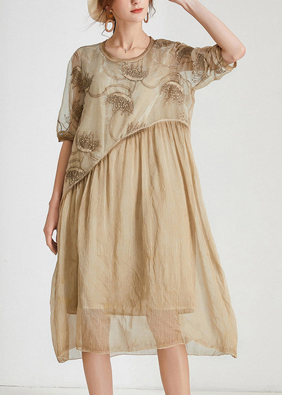 Well Tailored Dress with a Graceful Silhouette