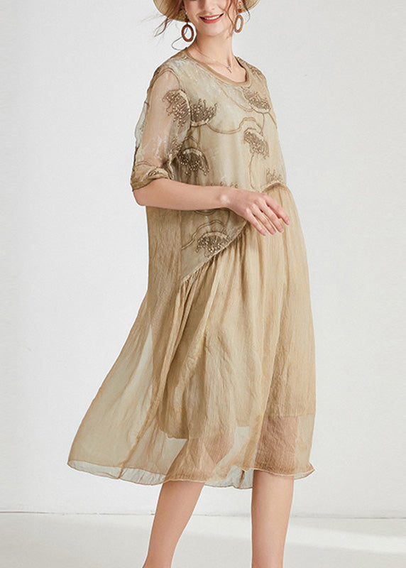 Well Tailored Dress with a Graceful Silhouette