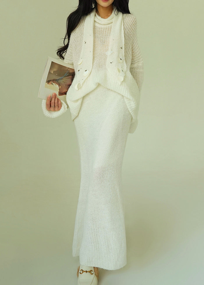 Well Tailored Sweater with a Graceful Silhouette