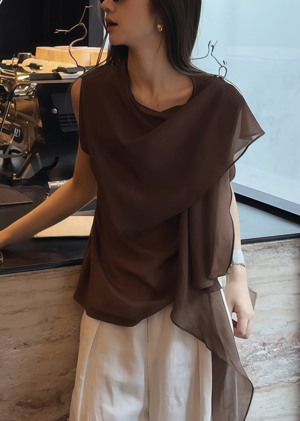 Well Tailored Top with a Graceful Silhouette