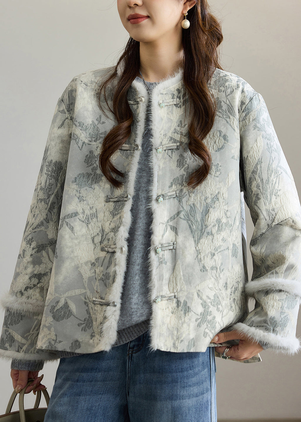 Well Tailored Coat with a Graceful Silhouette