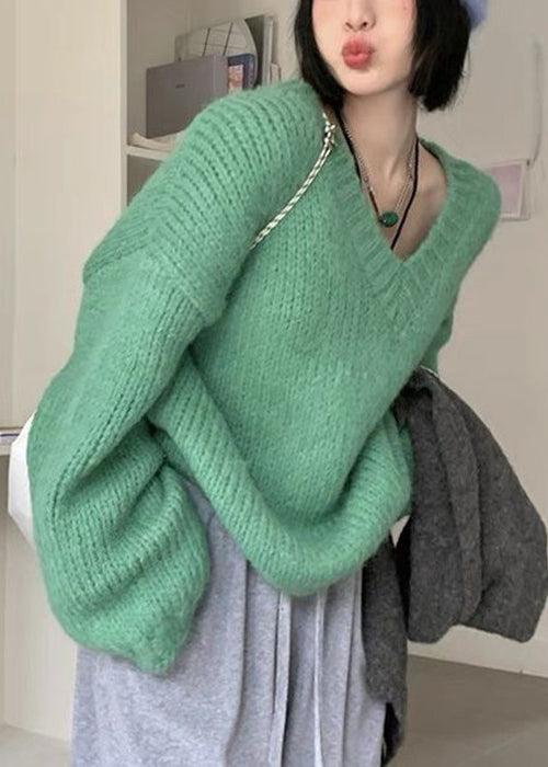 Classic Vintage Sweater with a Flattering Fit