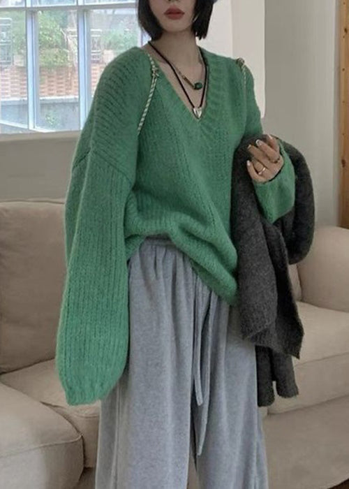 Classic Vintage Sweater with a Flattering Fit