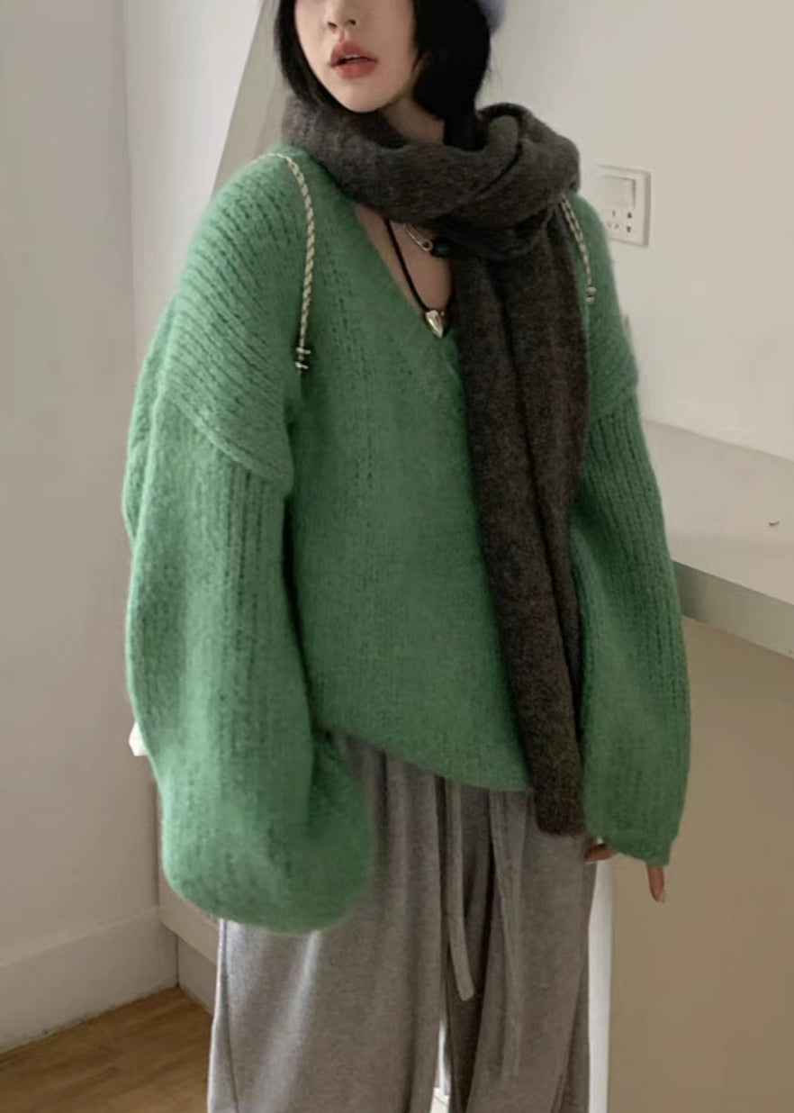 Classic Vintage Sweater with a Flattering Fit