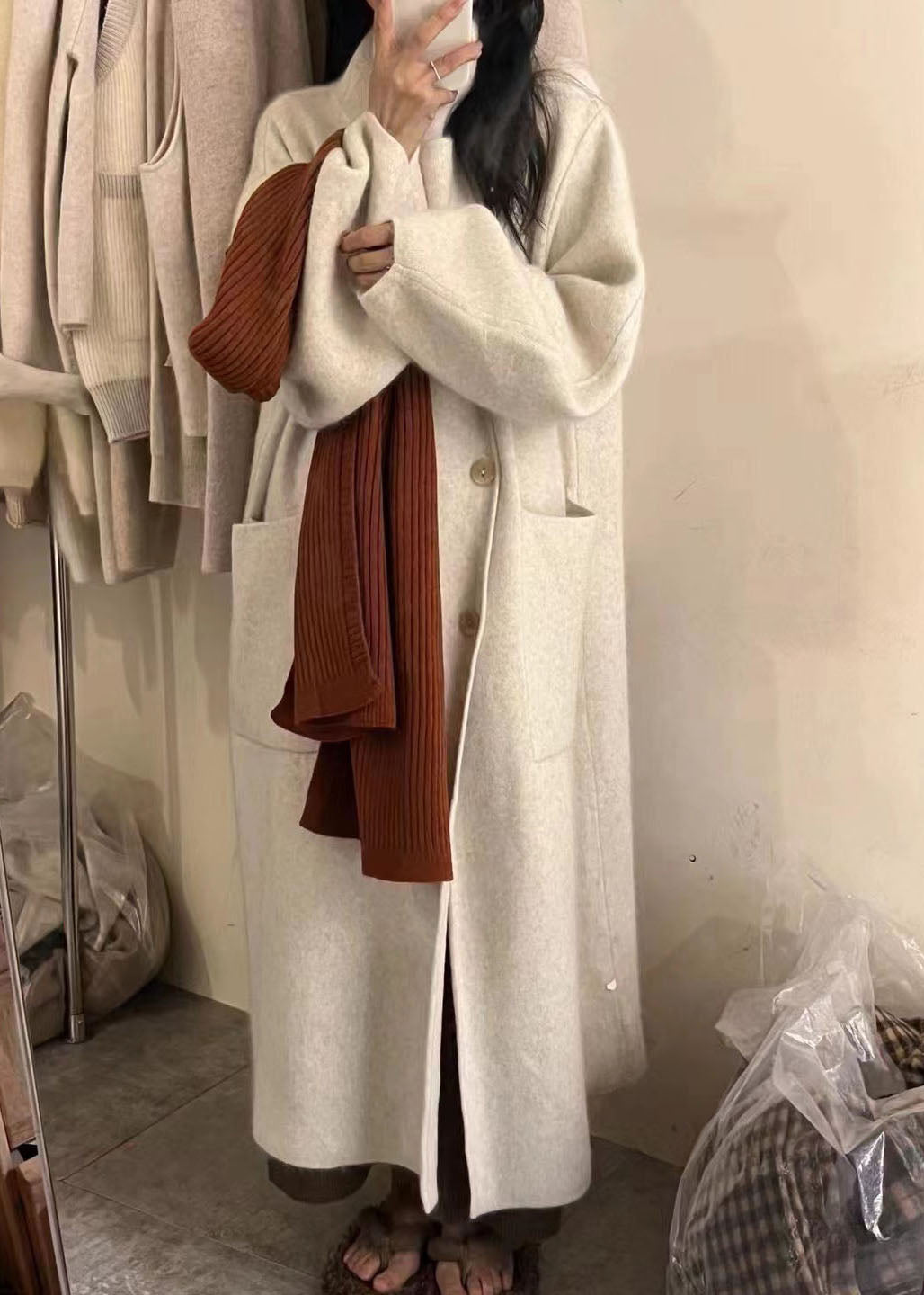 Well Tailored Coat with a Graceful Silhouette