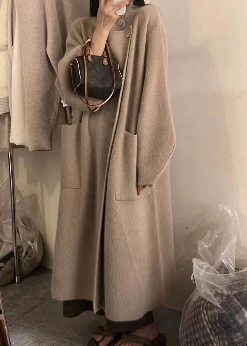 Well Tailored Coat with a Graceful Silhouette